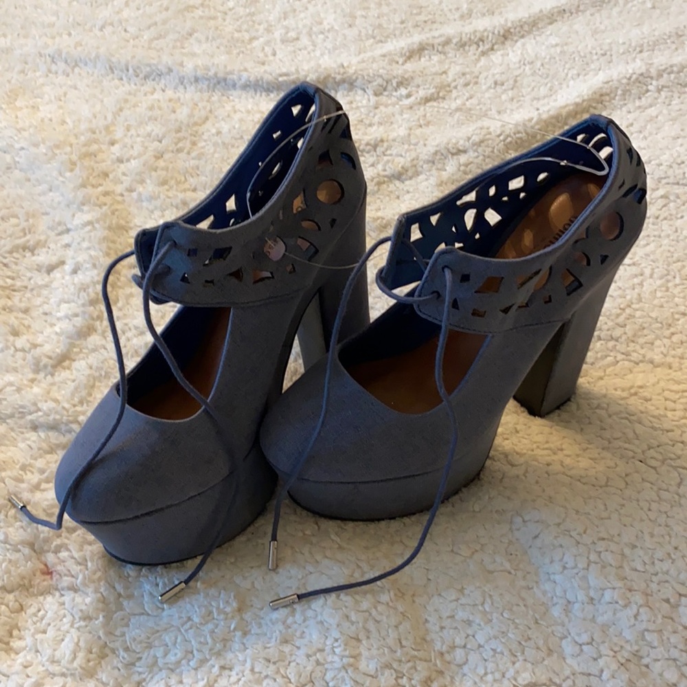 Lacy platform heels ✨LAST CHANCE